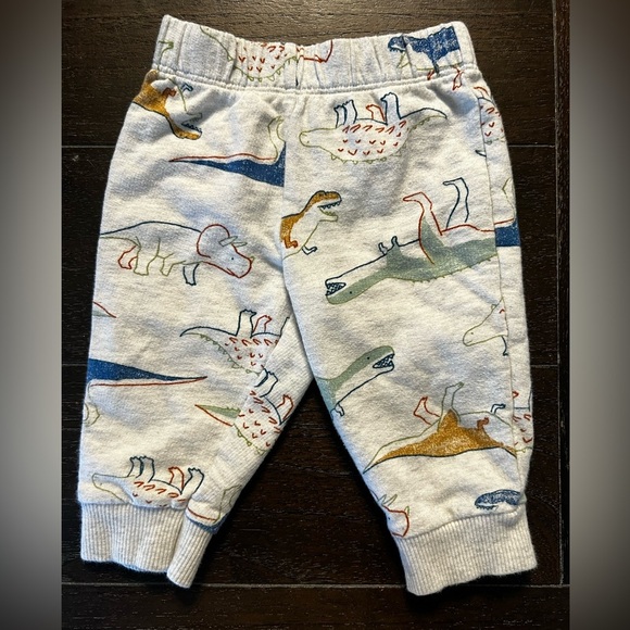 Infant baby Carter’s 6M matching set - sweatpants, sweatshirt, onesie - Picture 6 of 7